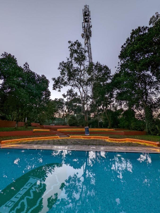 The Wayanad Club Hotel Sultan Bathery Bagian luar foto