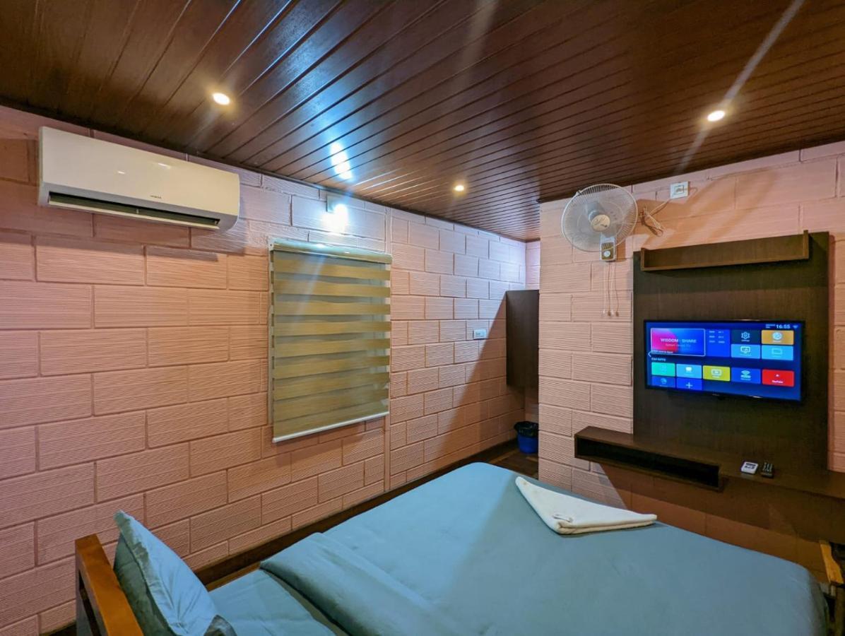 The Wayanad Club Hotel Sultan Bathery Bagian luar foto