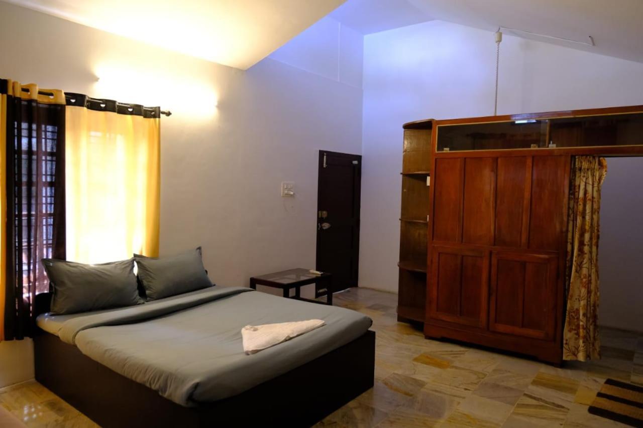 The Wayanad Club Hotel Sultan Bathery Bagian luar foto