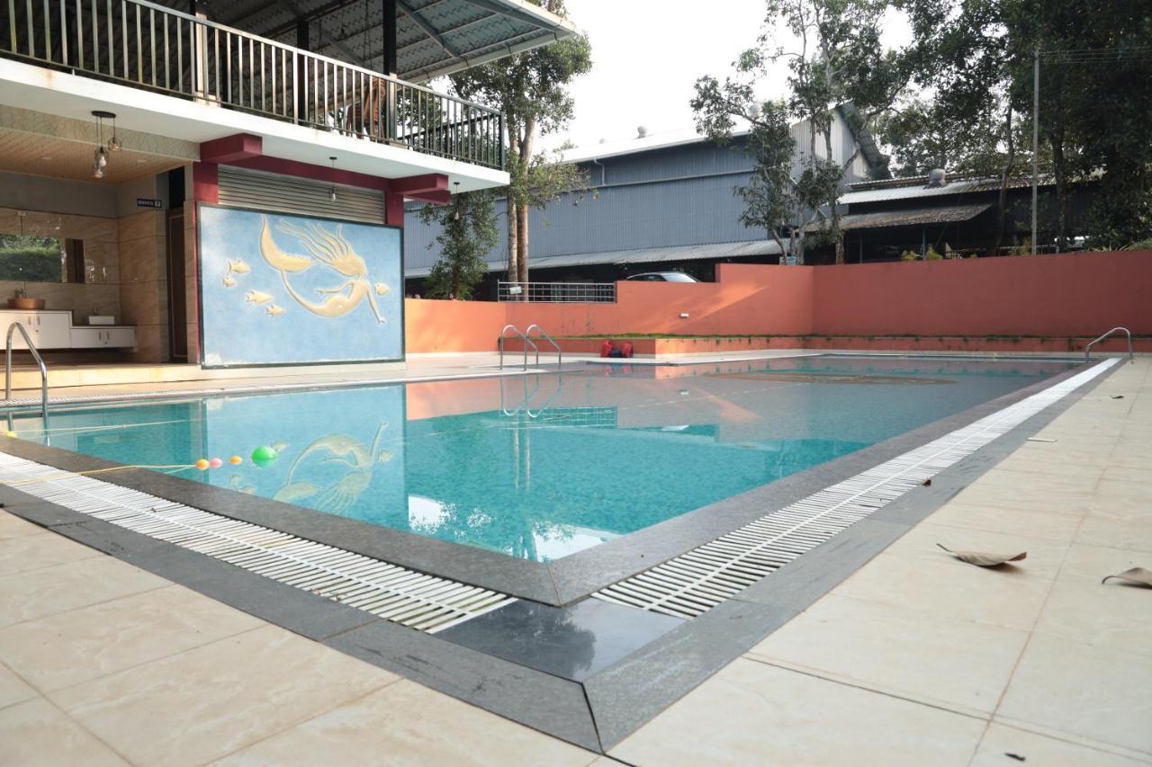 The Wayanad Club Hotel Sultan Bathery Bagian luar foto