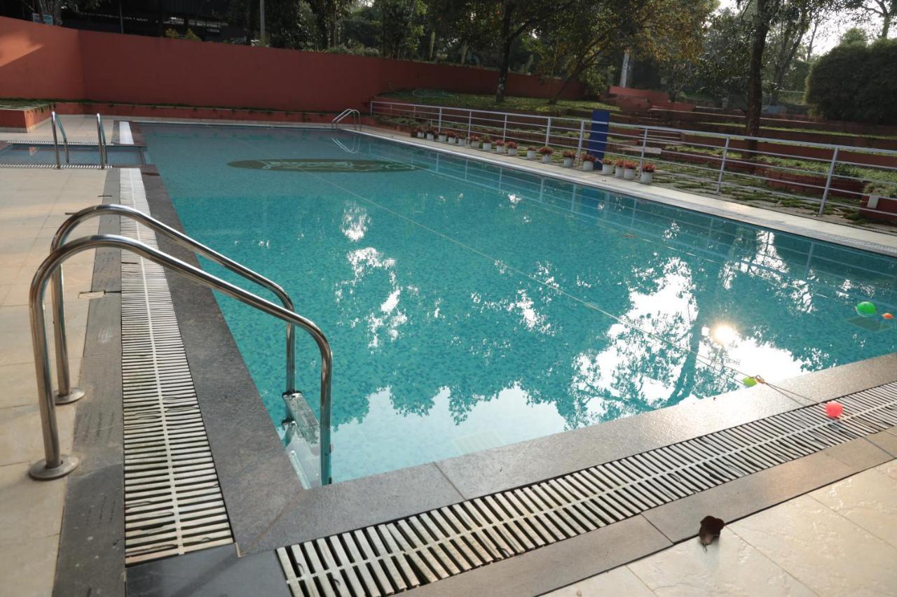 The Wayanad Club Hotel Sultan Bathery Bagian luar foto