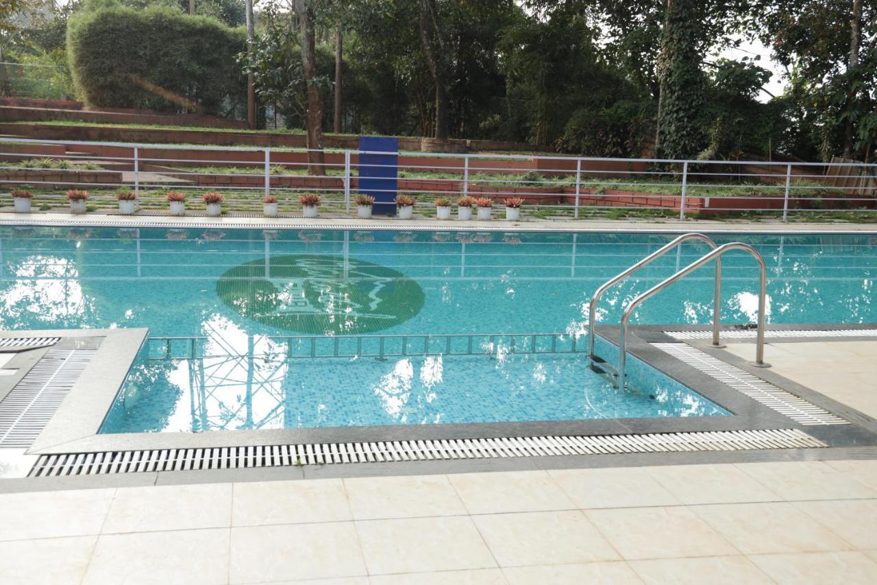 The Wayanad Club Hotel Sultan Bathery Bagian luar foto
